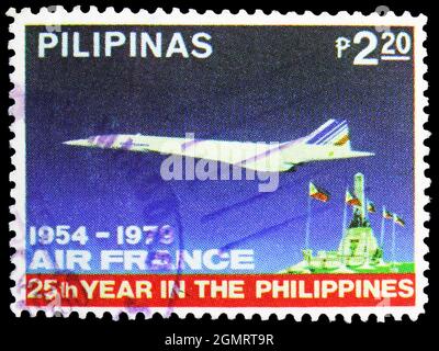 MOSCA, RUSSIA - 6 NOVEMBRE 2019: Francobollo stampato sulle Filippine mostra Air France, 25 anni nelle Filippine, circa 1979 Foto Stock