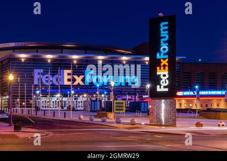 FedExForum, FedEx Forum di notte a Memphis, Tennessee, USA. Foto Stock