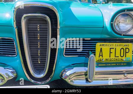 Grosse Pointe Shores, Michigan - il fallito 1958 Edsel Pacer, con una targa di lettura 'A flop,' agli occhi di Design auto show. Quest'anno' Foto Stock