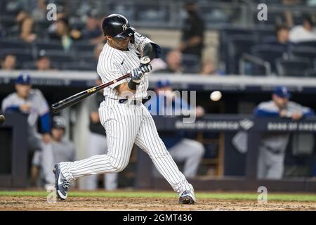 Bronx, Stati Uniti. 20 Settembre 2021. Il singolo di New York Yankees' Gleyber Torres segna Aaron Judge nel terzo inning contro i Texas Rangers allo Yankee Stadium lunedì 20 settembre 2021 a New York City. Foto di Corey Sipkin/UPI Credit: UPI/Alamy Live News Foto Stock