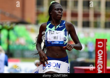 Athing Mu (USA) termina gli 800m in 1:55.04 durante il 46° Prefontaine Classic, sabato 21 agosto 2021, a Eugene, (Dylan Stewart/immagine di Spor Foto Stock