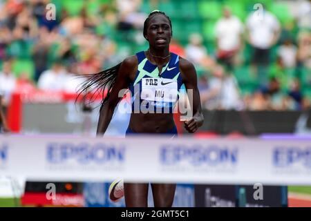 Athing Mu (USA) termina gli 800m in 1:55.04 durante il 46° Prefontaine Classic, sabato 21 agosto 2021, a Eugene, (Dylan Stewart/immagine di Spor Foto Stock