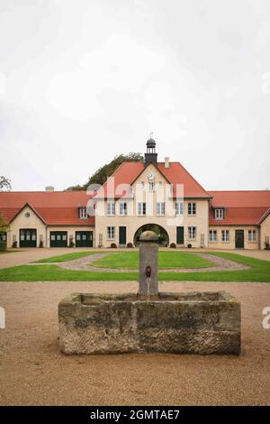 Malente, Germania. 16 settembre 2021. Vista del Gut Immenhof durante un evento mediatico. Noto come set cinematografico, il Gut Immenhof aprirà in hotel dal 1° ottobre 2021. Credit: Christian Charisius/dpa/Alamy Live News Foto Stock