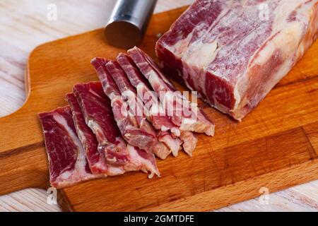 Spalla di maiale affettato Foto Stock