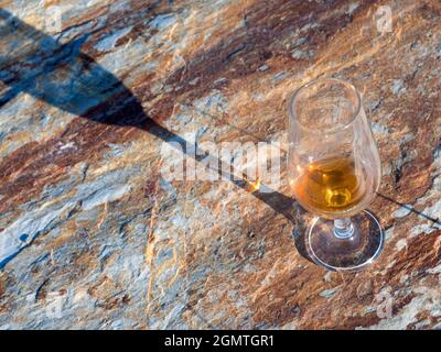 La panoramica Valle del Douro, che si estende dalla costa atlantica di Porto fino alla Spagna Centrale, è stata la prima regione vinicola al mondo Foto Stock