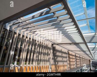 Oxford, Inghilterra - 7 marzo 2018 Westgate è una nuova area commerciale nel centro di Oxford, Inghilterra. Ha aperto il 24 ottobre 2017. Questo è il suo atrio principale Foto Stock