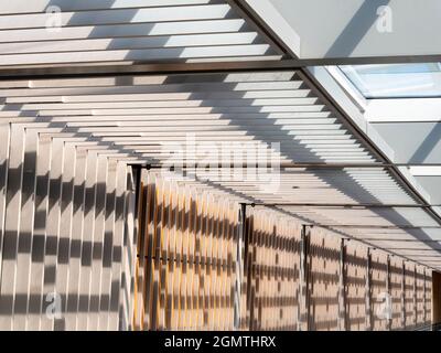 Oxford, Inghilterra - 7 marzo 2018 Westgate è una nuova area commerciale nel centro di Oxford, Inghilterra. Ha aperto il 24 ottobre 2017. Questo è il suo atrio principale Foto Stock