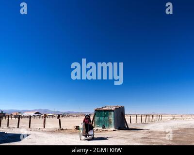 Salar de Uyuni, Bolivia - 23 maggio 2018 le Saline di Uyuni della Bolivia sono una delle grandi meraviglie naturali del pianeta. Coprendo oltre 10,000 quadrati Foto Stock