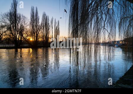 St Helens Wharf, Abingdon, Inghilterra - 19 gennaio 2020 Saint Helen's Wharf è un luogo di bellezza famoso sul Tamigi, appena a monte del medievale Foto Stock