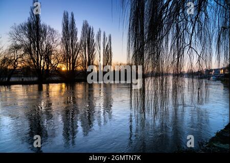 St Helens Wharf, Abingdon, Inghilterra - 19 gennaio 2020 Saint Helen's Wharf è un luogo di bellezza famoso sul Tamigi, appena a monte del medievale Foto Stock