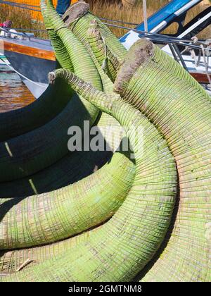 Lago Titicaca, Perù - 17 maggio 2018; situato a 3,812 metri (12,507 piedi) di altitudine, il bellissimo lago Titicaca gioiello è il più alto navigabile Foto Stock