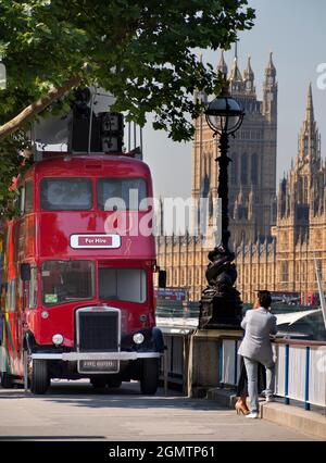 Londra, Inghilterra - 2012; che cosa sta facendo sulla terra là, mi chiedo? Nessuno sembra andare avanti. Foto Stock