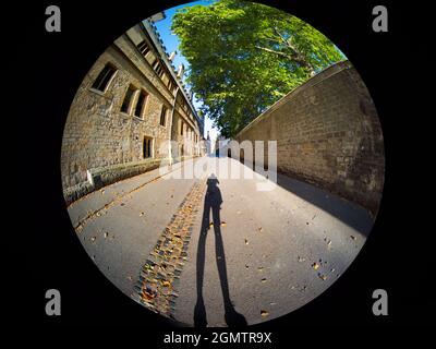 Oxford, Inghilterra - 20 July2020; non ci sono persone in vista. Solo io e la mia ombra... Brasenose Lane è un vicolo pittoresco nel cuore della storica Oxford. IT Foto Stock