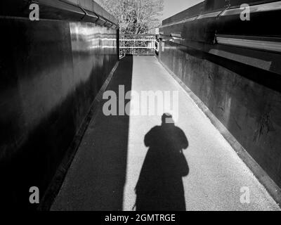 Radley Village, Oxfordshire, Inghilterra - 19 aprile 2020; nessuna gente in colpo. Radley è fortunata ad essere un piccolo villaggio con una linea principale stazione ferroviaria, Foto Stock