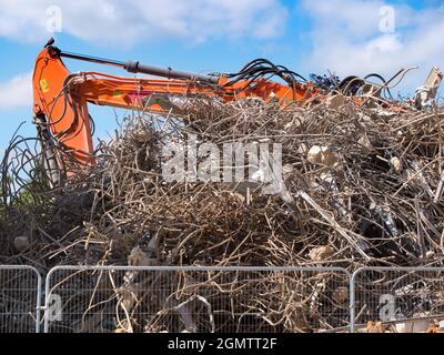 Oxford, Inghilterra - 23 Agosto 2019 Un edificio demolito in un cantiere in Norfolk Street, di fronte a Westgate in Oxford, Inghilterra. Caos ed e Foto Stock