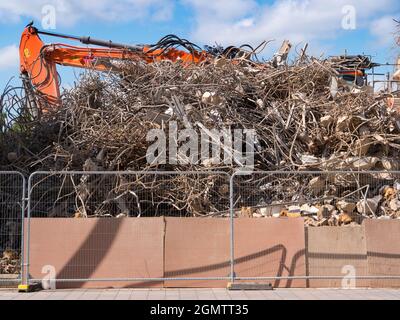 Oxford, Inghilterra - 23 Agosto 2019 Un edificio demolito in un cantiere in Norfolk Street, di fronte a Westgate in Oxford, Inghilterra. Caos ed e Foto Stock