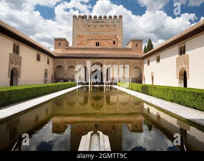 Palazzo dell'Alhambra, un luogo di leggenda, romanticismo e storia, rappresenta l'ultima fioritura tardiva della civiltà e della cultura islamica in al-Andalus prima del t. Foto Stock