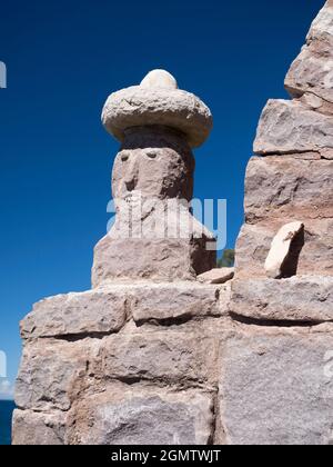 Lago Titicaca, Perù - 18 Maggio 2018 Taquile è un'isola sul lato peruviano del lago Titicaca, situata a circa 45 km dalla città di Puno. È abita Foto Stock