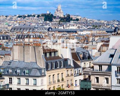 Parigi, Francia - 20 settembre 2018 il meraviglioso skyline di Parigi non delude mai. Qui vediamo un punto di vista elevato a NW dal Beaubourg Foto Stock