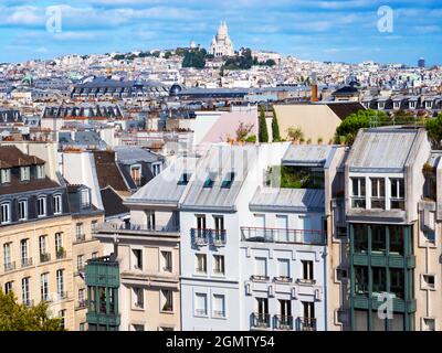 Parigi, Francia - 20 settembre 2018 il meraviglioso skyline di Parigi non delude mai. Qui vediamo un punto di vista elevato a NW dal Beaubourg Foto Stock