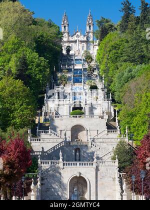 Lamego è una graziosa cittadina storica nella pittoresca Valle del Douro a nord di PortugalÕs. La sua lunga storia risale all'epoca pre-romana. Il suo punto di riferimento più importante Foto Stock