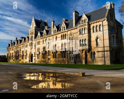 Oxford, Inghilterra; fondata nel 1525 dal cardinale Wolsey, la Christ Church è una delle più ricche, grandi e grandi università dell'Oxford College. Qui Foto Stock