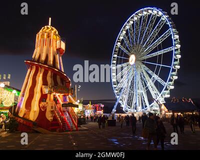 Durante la fine di novembre e dicembre, una grande area di Hyde Park vicino a Hyde Park Corner è regolarmente trasformato in una Winter Wonderland, Wi completo Foto Stock