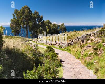 Lago Titicaca, Perù - 18 Maggio 2018 Taquile è un'isola sul lato peruviano del lago Titicaca, situata a circa 45 km dalla città di Puno. È abita Foto Stock