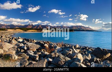 Isola del Sud, Nuova Zelanda 0 13 Maggio 2012 la bellezza aspro del Lago Pukaki nell'Isola del Sud della Nuova Zelanda, vista in un bel giorno d'autunno. Questo è il Foto Stock