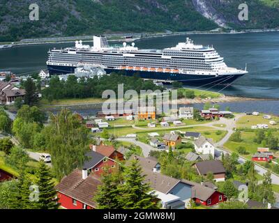 Il magnifico Geiranger Fjord si trova nella regione Sunnm¿re di M¿re og Romsdal, Norvegia. Era una delle attrazioni turistiche più popolari della Norvegia Foto Stock