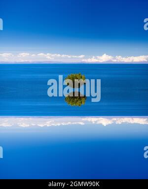 Lago Titicaca, Perù - 17 Maggio 2018 Taquile è un'isola sul lato peruviano del lago Titicaca, situata a circa 45 km dalla città di Puno. È abita Foto Stock