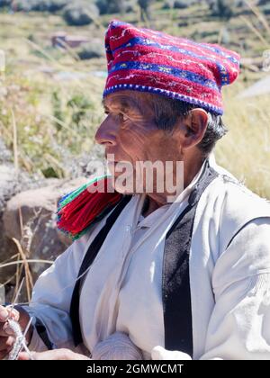 Lago Titicaca, Perù - 18 Maggio 2018 Taquile è un'isola sul lato peruviano del lago Titicaca, situata a circa 45 km dalla città di Puno. È abita Foto Stock