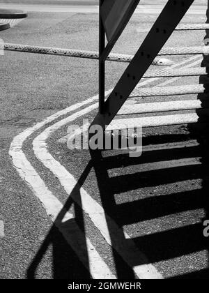 Abingdon, Inghilterra - 29 luglio 2020 si può vedere il disegno astratto e la bellezza ovunque, se si cerca solo per esso. Non devi andare a metà strada intorno a t Foto Stock