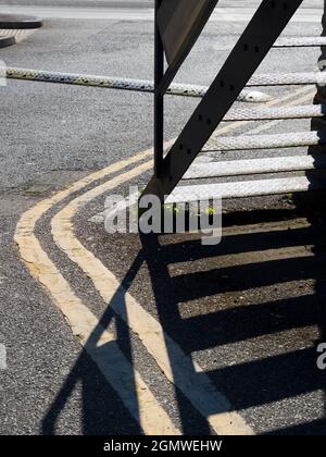 Abingdon, Inghilterra - 29 luglio 2020 si può vedere il disegno astratto e la bellezza ovunque, se si cerca solo per esso. Non devi andare a metà strada intorno a t Foto Stock