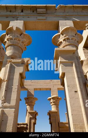 Egitto - 2 dicembre 2010; il tempio di Philae in Egitto, dedicato a Iside, era originariamente situato vicino alla prima cataratta del fiume Nilo nel sud egizio Foto Stock