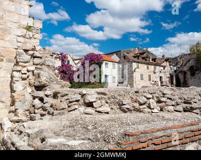 La storica città di Spalato è la seconda città più grande della Croazia e la più grande della regione della Dalmazia. Si trova sulla sponda orientale dell'Adriat Foto Stock