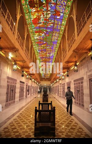 Dubai, Emirati Arabi Uniti - Febbraio 2008; negli ultimi decenni, le sale shopping di fascia alta si sono moltiplicate in tutta Dubai, ognuna più stravagante e l Foto Stock