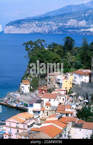 Sorrento, Italia - Febbraio 2011; Sorrento è una bella cittadina litoranea dell'Italia sud-occidentale, affacciata sul Golfo di Napoli sul Peninsul Sorrentino Foto Stock