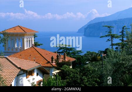 Sorrento, Italia - Febbraio 2011; Sorrento è una bella cittadina litoranea dell'Italia sud-occidentale, affacciata sul Golfo di Napoli sul Peninsul Sorrentino Foto Stock