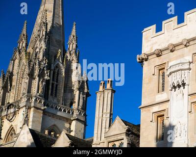 Oxford, Inghilterra - 29 Gennaio 2020 la Chiesa Universitaria di St Mary the Virgin è una chiesa di Oxford prominente situata sul lato nord della High St Foto Stock