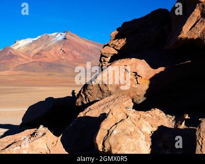 Deserto di Siloli, Bolivia - 25 maggio 2018 il Desierto de Siloli è un deserto di montagna alto e asciutto situato nell'Altiplano, nella Bolivia sud-occidentale; la maggior parte di t Foto Stock