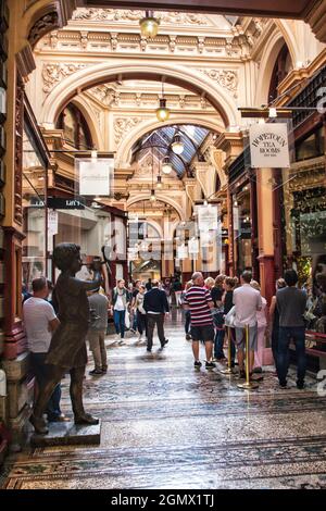 MELBOURNE, AUSTRALIA - Apr 30, 2016: Lo storico centro commerciale Arcade a Melbourne, Australia Foto Stock