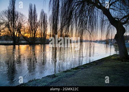 St Helens Wharf, Abingdon, Inghilterra - 19 gennaio 2020 Saint Helen's Wharf è un luogo di bellezza famoso sul Tamigi, appena a monte del medievale Foto Stock