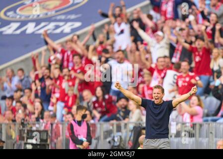 L'allenatore Julian Nagelsmann (FCB), team manager, headcoach, allenatore, festeggia il 1-0 di Leroy SANE, FCB 10 nella partita FC BAYERN MUENCHEN - VFL BOCHUM 7-0 1.German Football League il 18 settembre 2021 a Monaco di Baviera, Germania. Stagione 2021/2022, giorno 6, 1.Bundesliga, FCB, München, 6.Spieltag. © Peter Schatz / Alamy Live News - LE NORMATIVE DFL VIETANO L'USO DI FOTOGRAFIE come SEQUENZE DI IMMAGINI e/o QUASI-VIDEO - Foto Stock