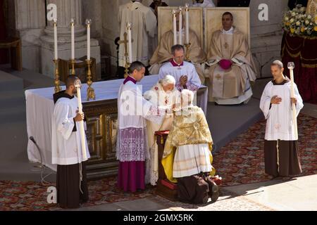 Papa Benedetto XVI, Basilica del Cimitero, Messa, comunione dei fedeli, Ancona, Italia, Europa Foto Stock