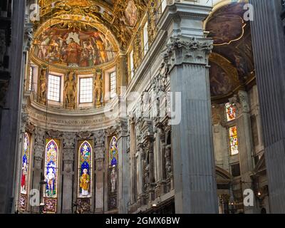 Genova, Italia - Giugno 2013; la cattedrale che oggi è San Lorenzo, Genova, fu fondata probabilmente nel V o VI secolo d.C., dedicata a Santa Sirus, bis Foto Stock