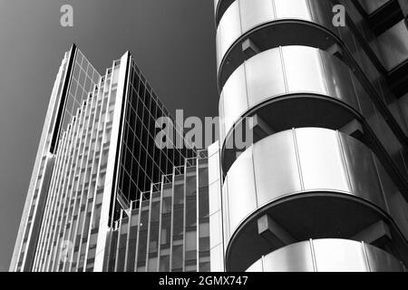 Londra, Inghilterra - 30 marzo 2012 il Lloyd's building - a volte conosciuto come Inside-out Building - è la sede dell'istituto di assicurazione Lloyd's. Foto Stock