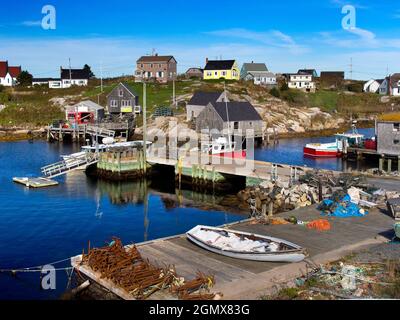 Peggy's Cove, Nova Scotia, Canada - 11 ottobre 2013 Peggy's Cove è un piccolo e pittoresco villaggio di pescatori situato sulla costa orientale della baia di St. Margarets Foto Stock