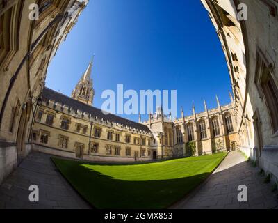 Oxford, Inghilterra - 5 maggio 2016; nessuna gente in vista. All Souls College fu fondato da Enrico VI d'Inghilterra e da Enrico Chichele (arcivescovo di Canterbury), i Foto Stock