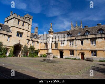 Fondato nel 1517, Corpus Christi è uno dei più antichi college della Oxford University, situato in Merton Street tra il Merton College e l'OR Foto Stock